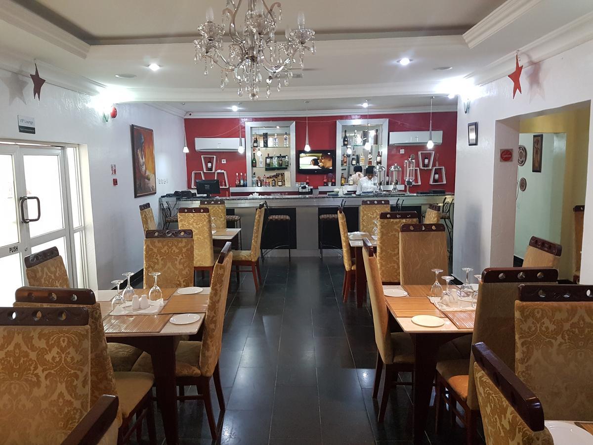 Adna Hotel Limited Лагос Екстериор снимка